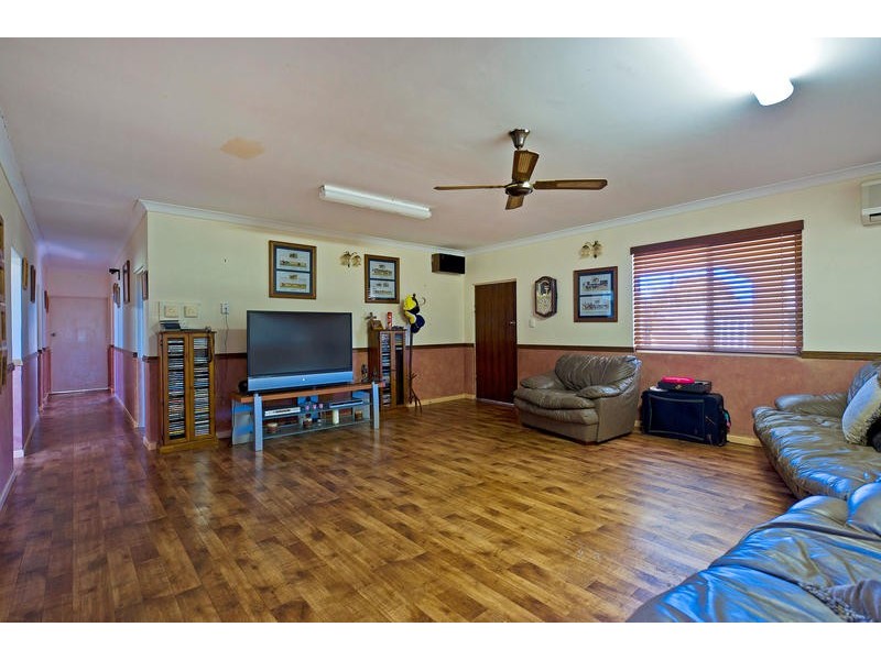 2 Larch rd, Tamborine QLD 4270