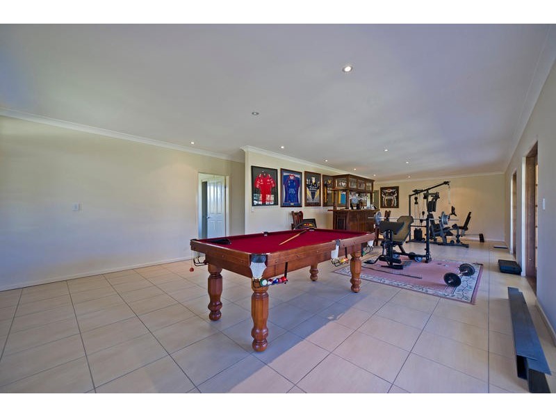2 Larch rd, Tamborine QLD 4270