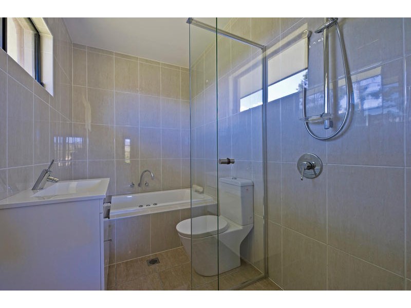 2 Larch rd, Tamborine QLD 4270