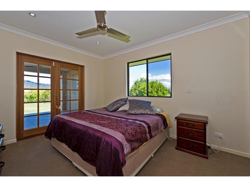 2 Larch rd, Tamborine QLD 4270