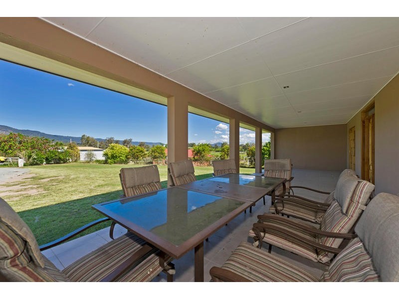 2 Larch rd, Tamborine QLD 4270