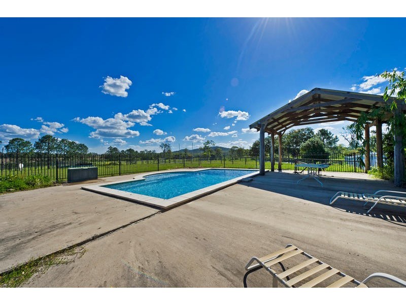 2 Larch rd, Tamborine QLD 4270