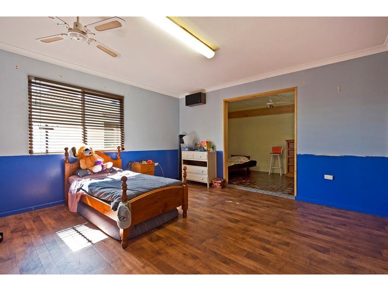 2 Larch rd, Tamborine QLD 4270