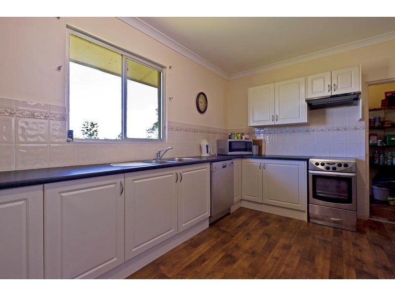 2 Larch rd, Tamborine QLD 4270