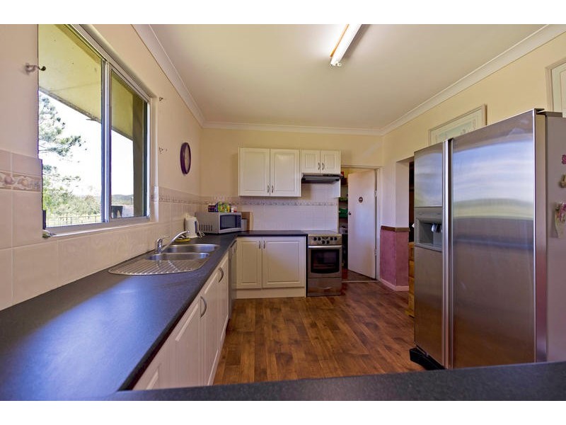 2 Larch rd, Tamborine QLD 4270