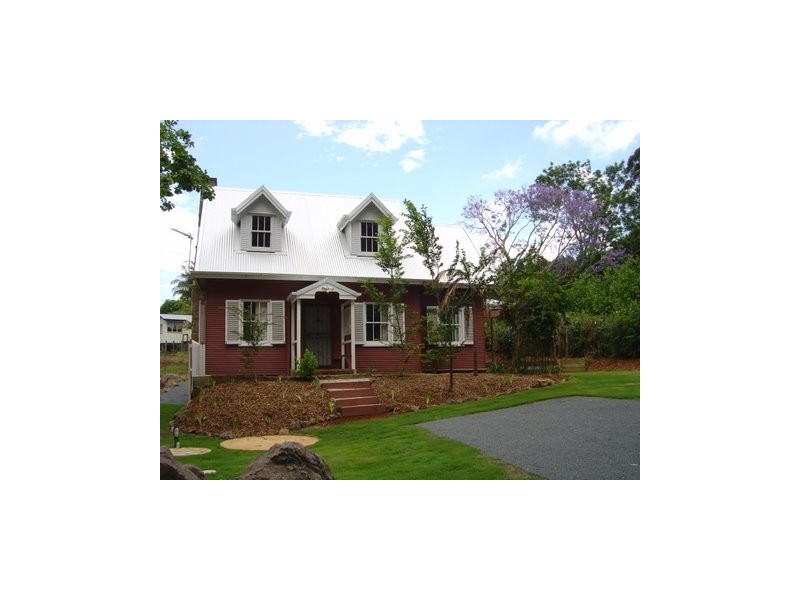 18 Central Ave, Eagle Heights QLD 4271