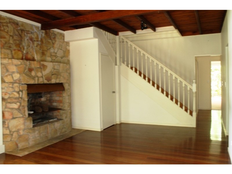 18 Central Ave, Eagle Heights QLD 4271