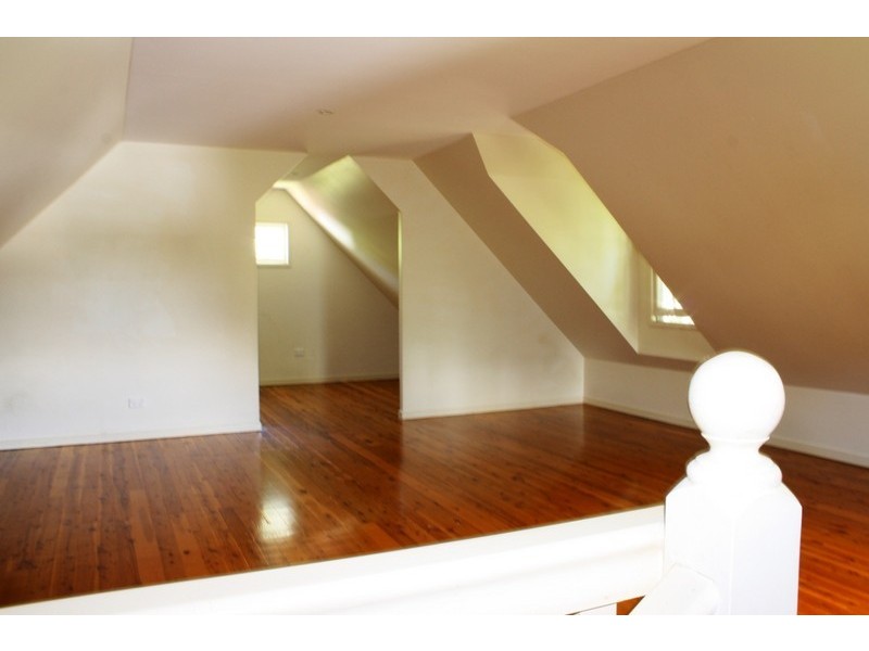 18 Central Ave, Eagle Heights QLD 4271