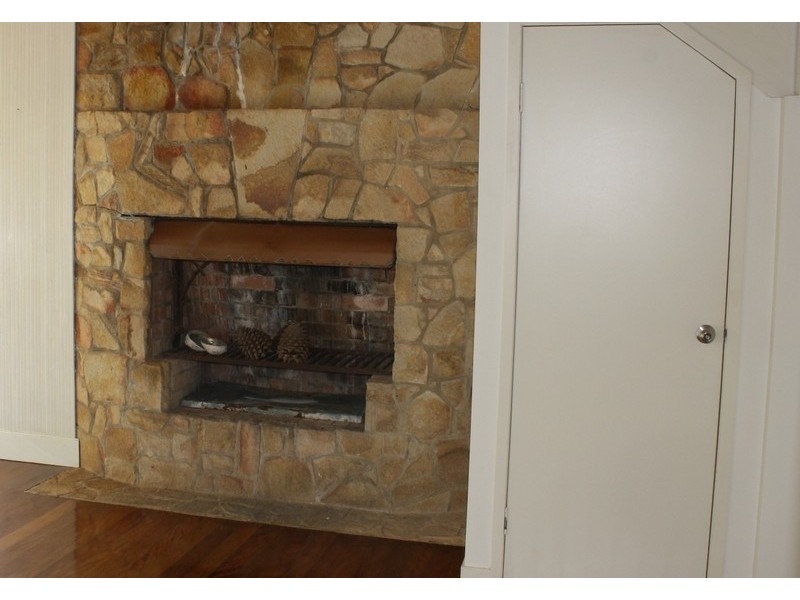 18 Central Ave, Eagle Heights QLD 4271