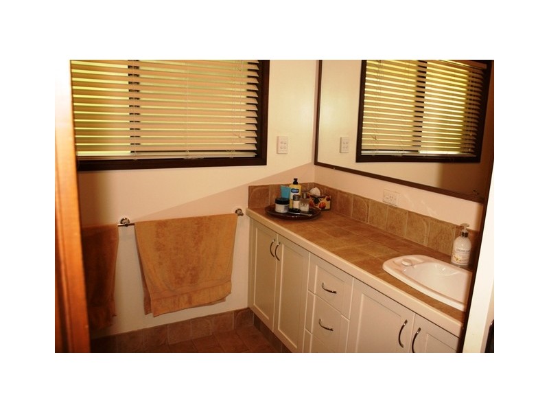 34 Kootenai Drive, Tamborine Mountain QLD 4272