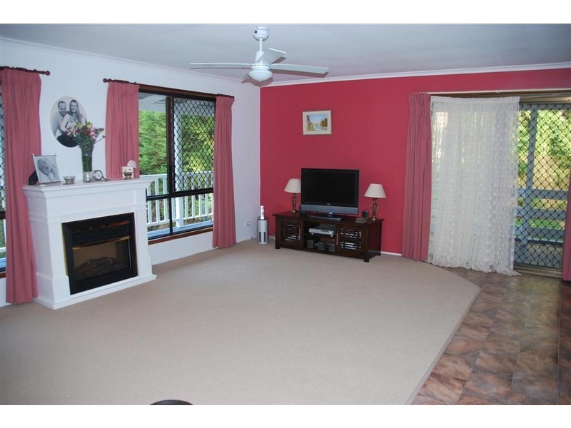 10 Rainer Drive, Eagle Heights QLD 4271