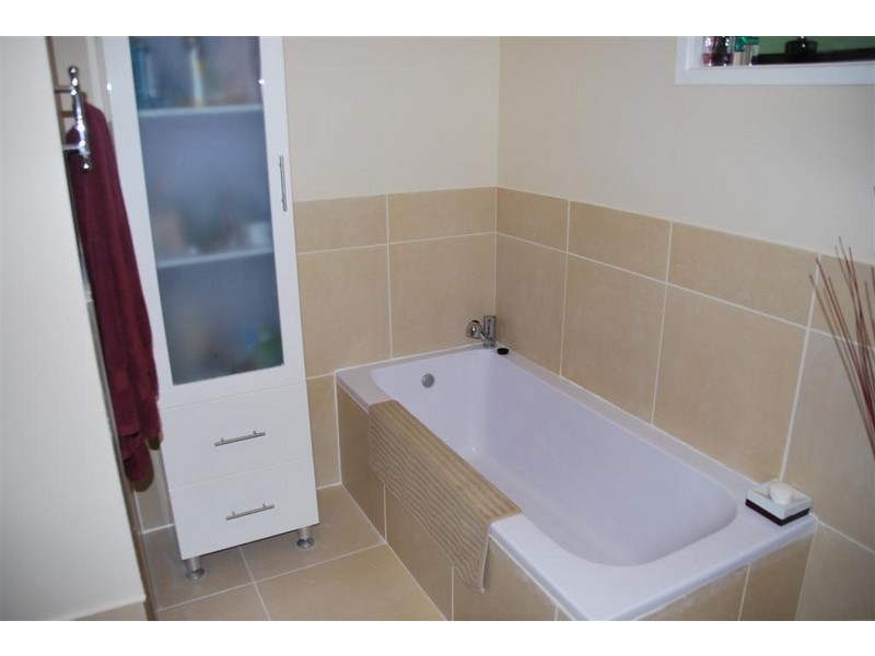 10 Rainer Drive, Eagle Heights QLD 4271