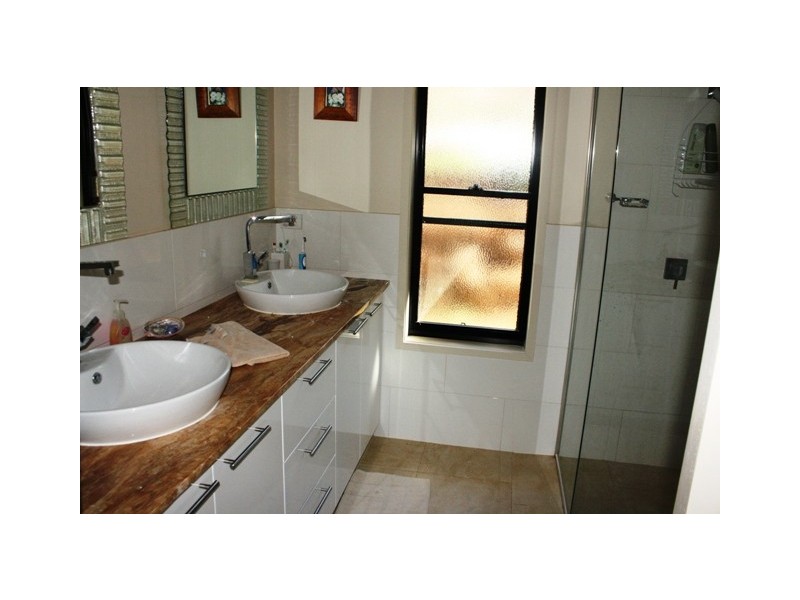 92 Contour Road, Eagle Heights QLD 4271