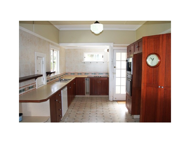 6 Cliff Way, Tamborine Mountain QLD 4272