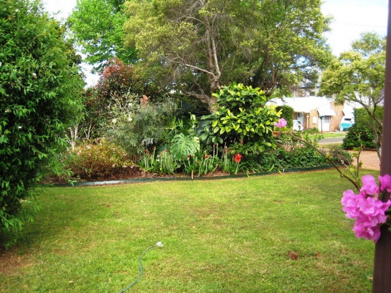 10 Lamington Pde, Tamborine Mountain QLD 4272