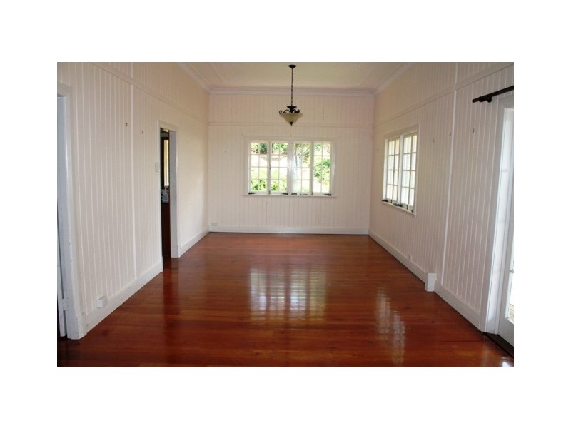 8 Elbert Ct, Eagle Heights QLD 4271