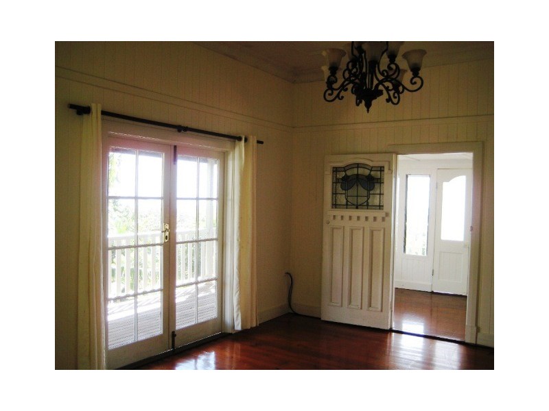 8 Elbert Ct, Eagle Heights QLD 4271