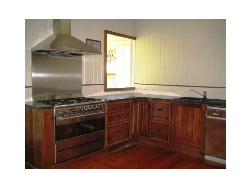 8 Elbert Ct, Eagle Heights QLD 4271