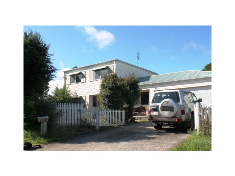 38 Paradise Drive, Eagle Heights QLD 4271