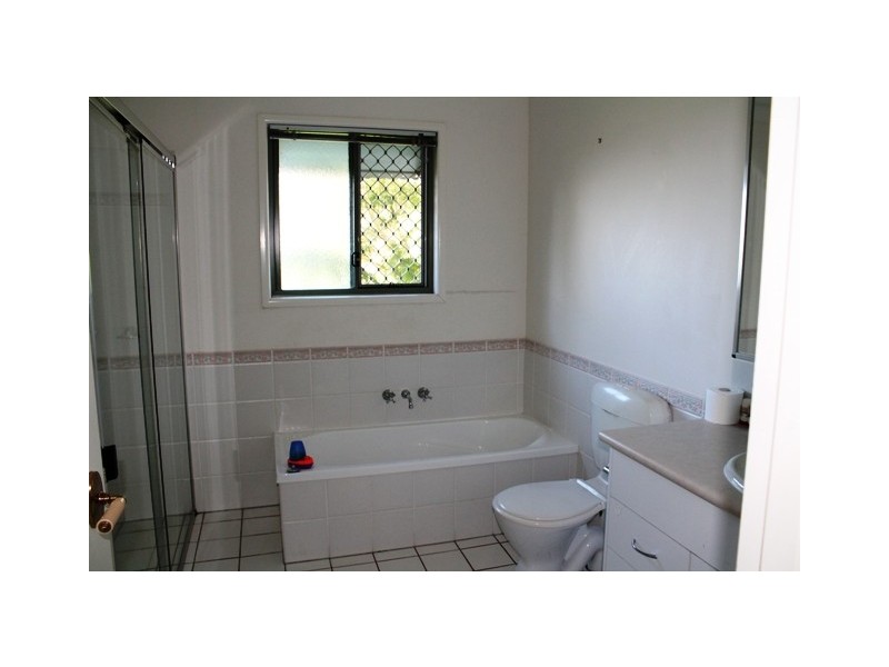 38 Paradise Drive, Eagle Heights QLD 4271