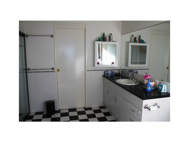 38 Paradise Drive, Eagle Heights QLD 4271