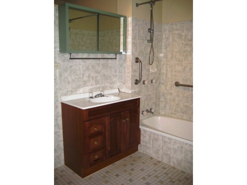 27 Southport Ave, Eagle Heights QLD 4271