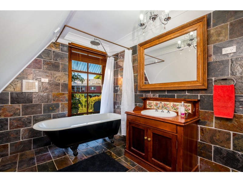39 PARADISE DVE, Tamborine Mountain QLD 4272