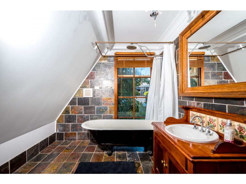 39 PARADISE DVE, Tamborine Mountain QLD 4272