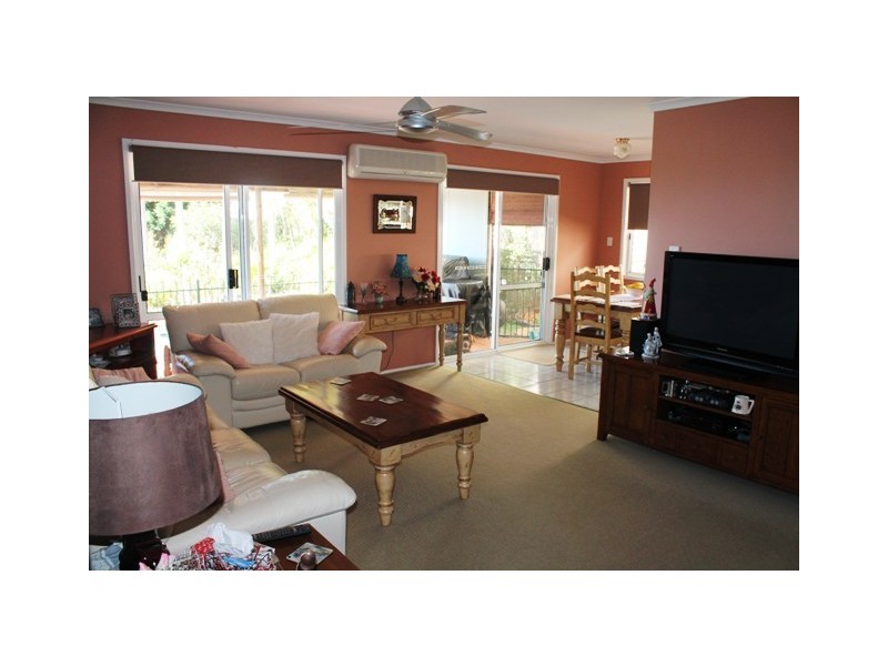 11 Lamington Pde, Tamborine Mountain QLD 4272