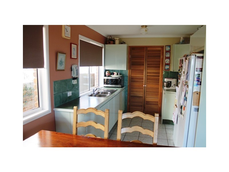 11 Lamington Pde, Tamborine Mountain QLD 4272