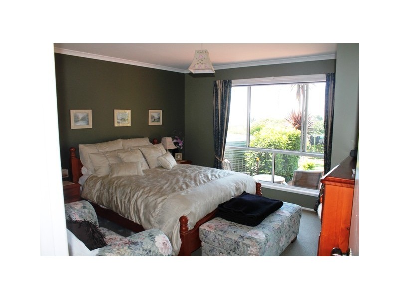 11 Lamington Pde, Tamborine Mountain QLD 4272