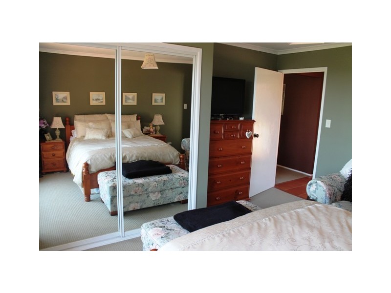 11 Lamington Pde, Tamborine Mountain QLD 4272