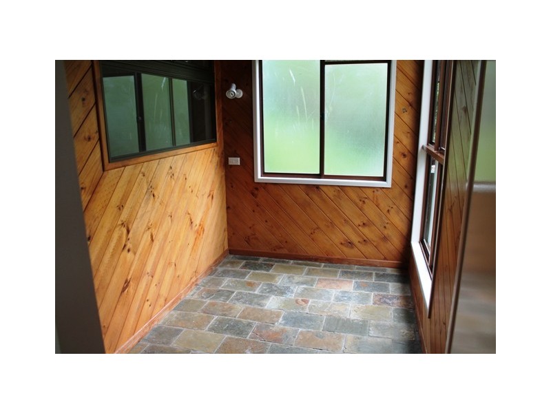 11 Tabor Drive, Eagle Heights QLD 4271