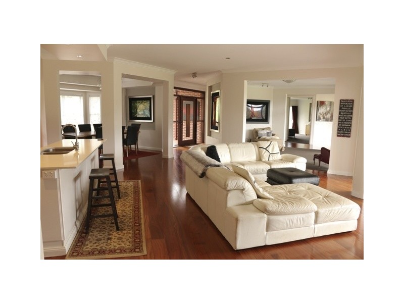 30 St Bernard Street, Tamborine Mountain QLD 4272