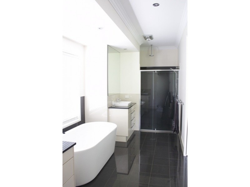 30 St Bernard Street, Tamborine Mountain QLD 4272