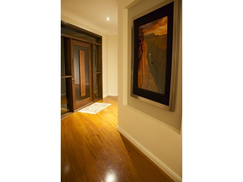 30 St Bernard Street, Tamborine Mountain QLD 4272