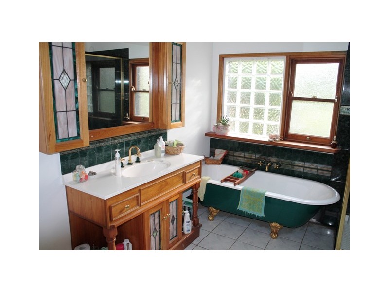 7 Moreton Bay Avenue, Tamborine Mountain QLD 4272