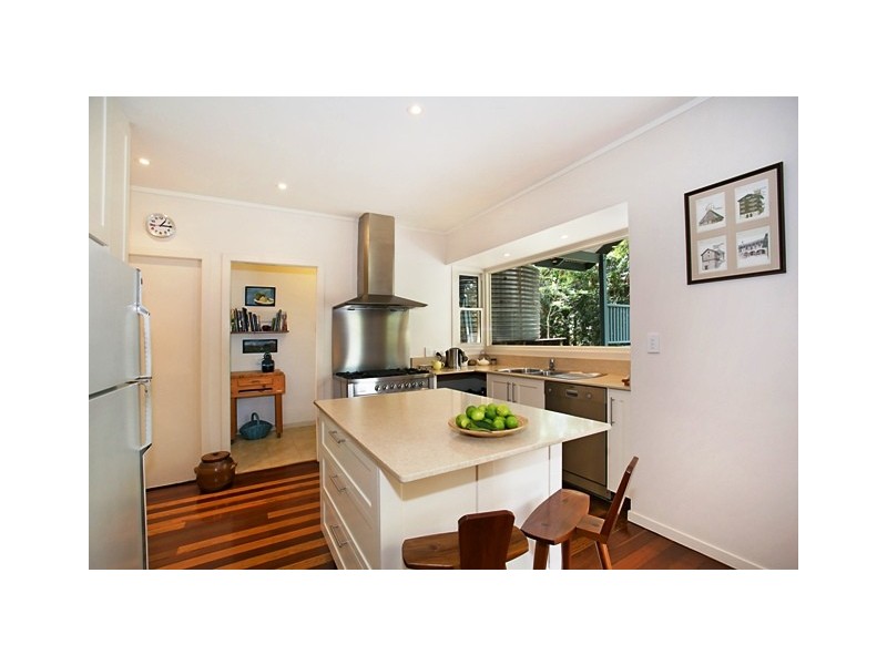 34 WONGAWALLAN RD, Tamborine Mountain QLD 4272