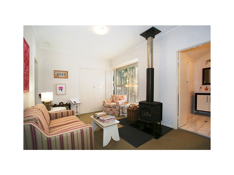 34 WONGAWALLAN RD, Tamborine Mountain QLD 4272