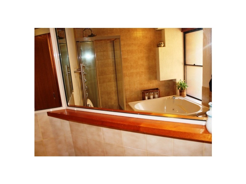 68-70 Freemont Dve, Tamborine Mountain QLD 4272
