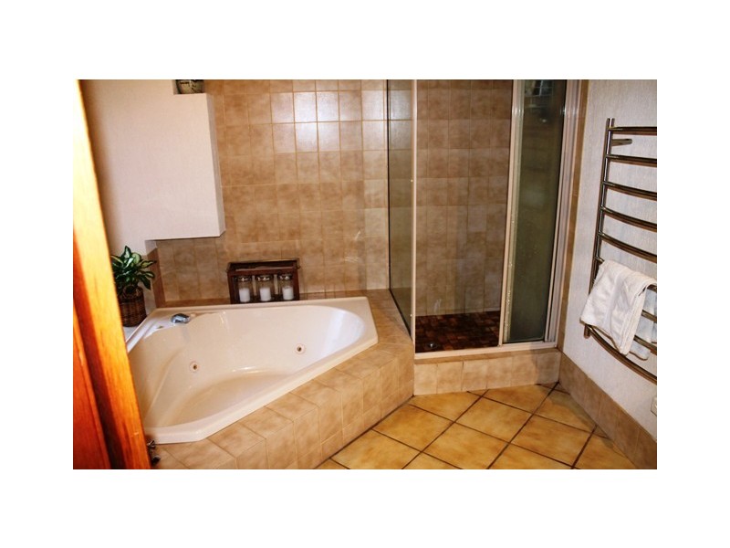 68-70 Freemont Dve, Tamborine Mountain QLD 4272