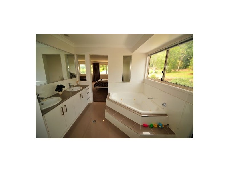 21 St James Ct, Tamborine Mountain QLD 4272