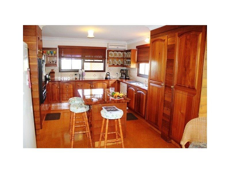 1 Lookout Pde, Tamborine Mountain QLD 4272