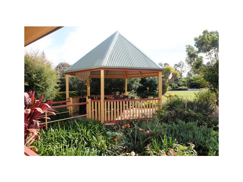 1 Lookout Pde, Tamborine Mountain QLD 4272