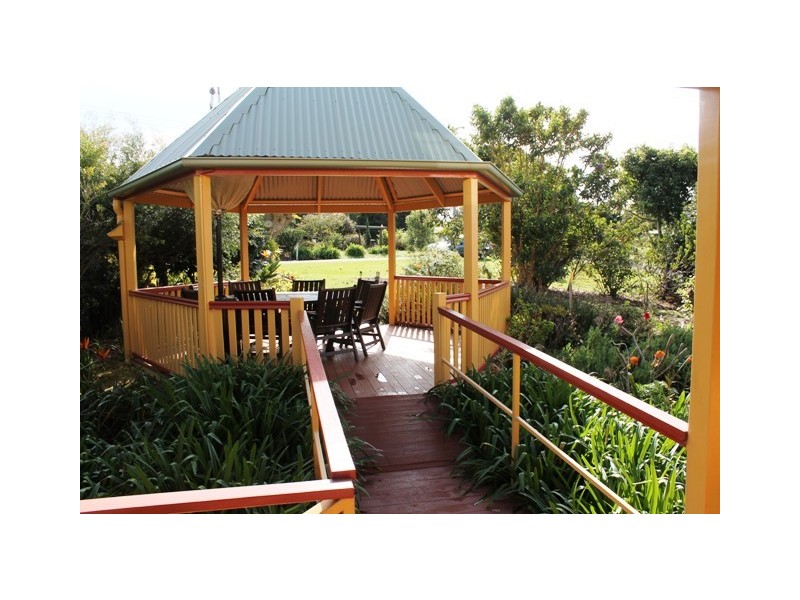 1 Lookout Pde, Tamborine Mountain QLD 4272