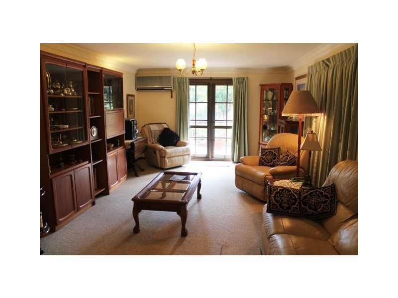 1 Lookout Pde, Tamborine Mountain QLD 4272