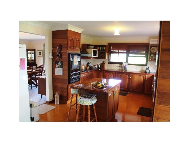 1 Lookout Pde, Tamborine Mountain QLD 4272