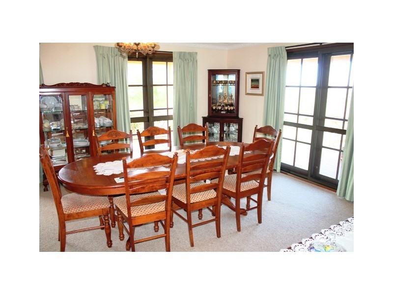 1 Lookout Pde, Tamborine Mountain QLD 4272