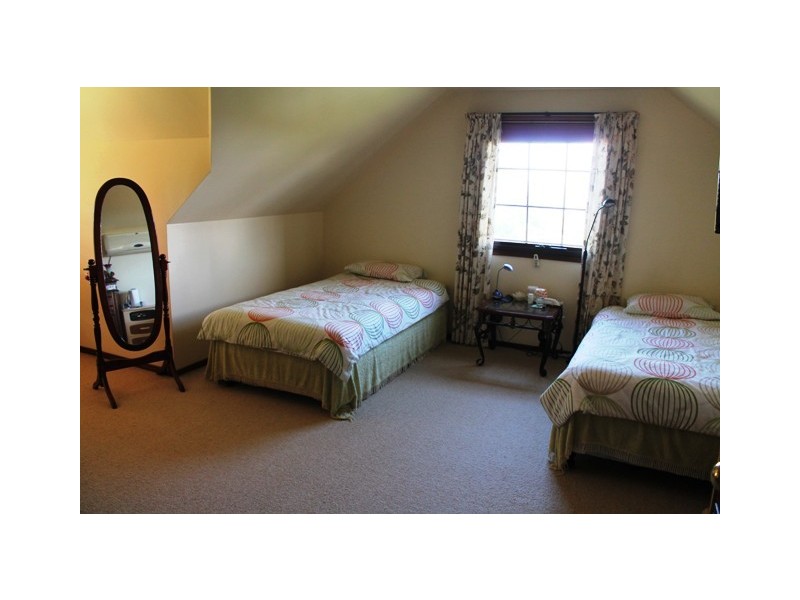 1 Lookout Pde, Tamborine Mountain QLD 4272