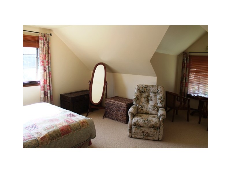 1 Lookout Pde, Tamborine Mountain QLD 4272